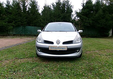 Renault Clio Privilege 1.6 16V ESP 82kW