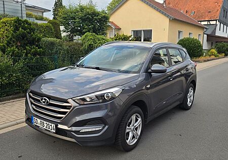 Hyundai Tucson 1.6M/T TÜV Neu+ Navi, Sitzheiz., Einparkh