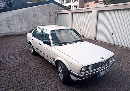 BMW 325e E30 mit Klima, G-Kat und Automatik 1984