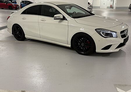 Mercedes-Benz CLA 250 DCT 4MATIC Urban Urban