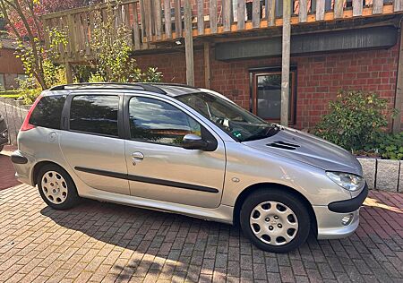 Peugeot 206 mit Klima, Sitzheizung, Anhängerkupplung