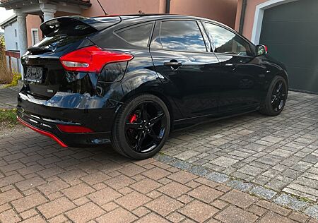 Ford Focus 1,0 EcoBoost 92kW ST Line Black