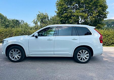Volvo XC 90 XC90 B5 AWD Panorama-Dach 8-fach bereift