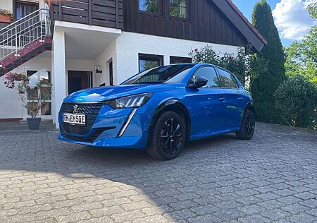 Peugeot 208 Vollausstattung: ACC, SHZ, Navi, LED, RFK, ..