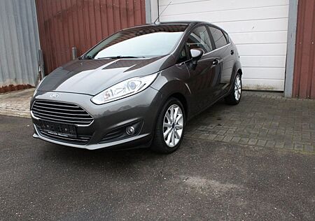 Ford Fiesta Titanium-Automatik-Scheckheft-Allwetter-