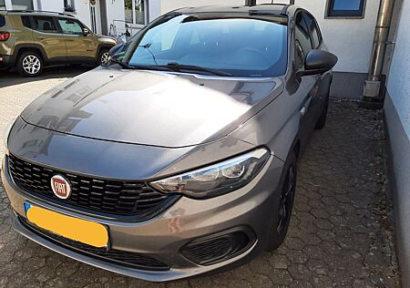 Fiat Tipo 1.4 16V STREET STREET *leider mit Schramme*