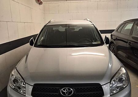 Toyota RAV 4 2.0-l-VVT-i 4x4 Sol Automatik Sol