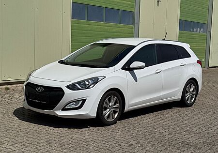 Hyundai i30 cw FIFA World Cup Edition 1.6 D/Navi/AHK/Kam