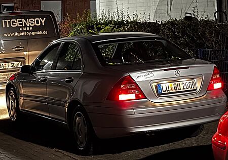 Mercedes-Benz C 180 KOMPRESSOR WENIG KM / TÜV BIS 05/2027