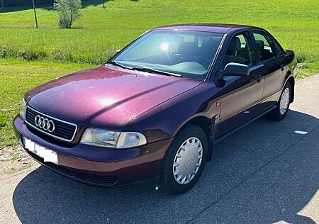 Audi A4 1.8 - Garagenwagen, 1. Hand, original 131 TKM