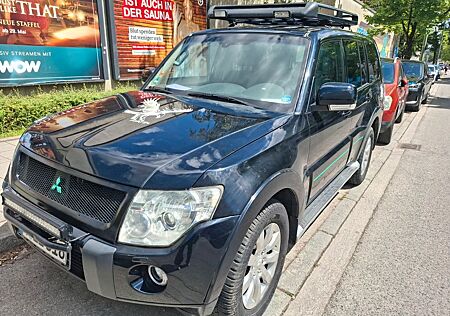 Mitsubishi Pajero 3,2 DI-D 4WD Intense Automatik Intense
