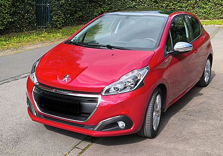 Peugeot 208 1.2 Pure Tech 82 Style AHK Panoramadach Klim