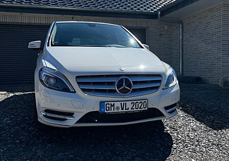 Mercedes-Benz B 180 -