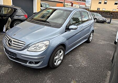 Mercedes-Benz B 170 *KLIMA*AHK*LMF*TEILLEDER*RADIO CD