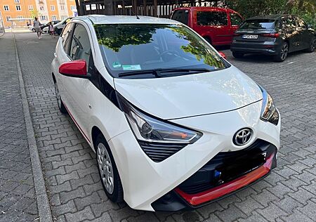 Toyota Aygo (X) Aygo (X) 1,0-l-VVT-i x-clusiv x-clusiv
