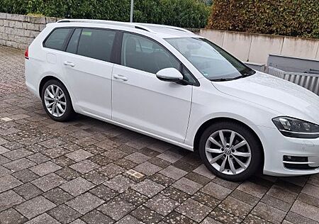 VW Golf Volkswagen Variant VII Business (weiß)