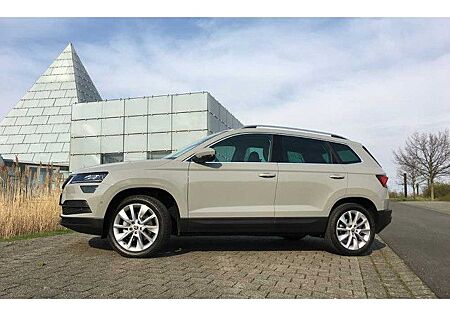 Skoda Karoq Style 1.5l TSI DSG AHK RFK SHZ ACC LED