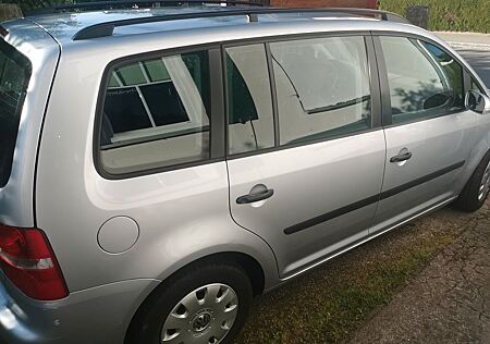 VW Touran Volkswagen 1.6 FSI Basis Basis TÜV Neu