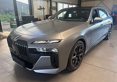 BMW 750e xDrive MSportPRO SkyDACH Cinema B&W Lounge