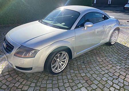 Audi TT Coupe 1.8T 140 kW -