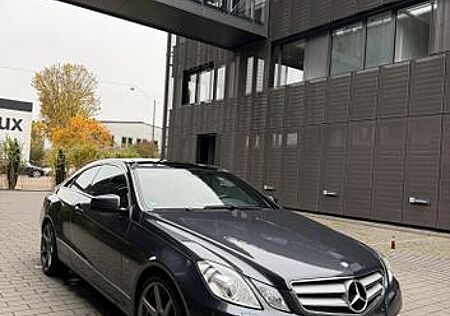 Mercedes-Benz E 350 Coupé CDI BlueEFFICIENCY AVANTG....