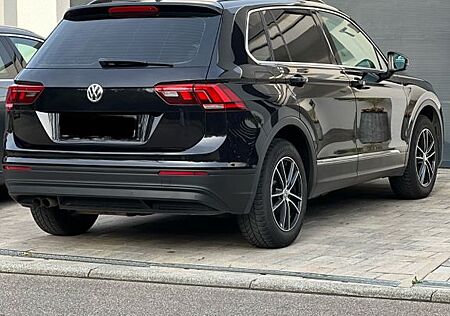VW Tiguan Volkswagen 2.0 TDI DSG 2.0*HIGHLINE*ACC*FESTPREIS!