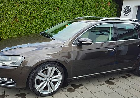VW Passat Variant Volkswagen Passat 2.0 TDI DSG Highline Pano AHK Kamera Navi