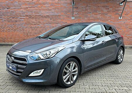 Hyundai i30 / 1.Hand / R-Kamera / Navi