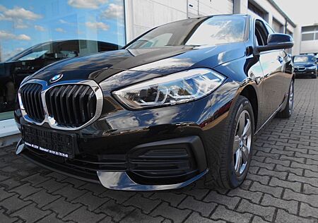BMW 118i 1.Hand 29`KM -NAVI-SITZHEIZUNG-LED-CARPLAY-