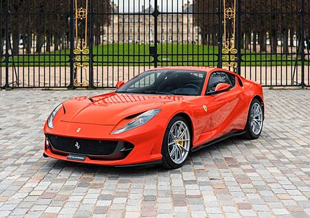 Ferrari 812 6.5 V12 Superfast DCT F1 - Rosso Dino