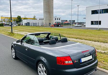 Audi S4 4.2 quattro Cabrio / Schalter / neues Verdeck