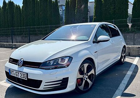 VW Golf Volkswagen 2.0 TSI DSG GTI Perfomance ACC DYNAUDIO