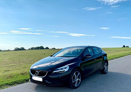 Volvo V40 D3 Momentum 150PS Automatik 4,1l NAVI