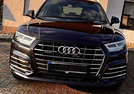 Audi Q5 55 TFSI e S tronic quattro -