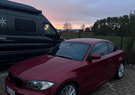 BMW 120i Coupé Orig. M Paket, Scheckheft, Sehr gepfl