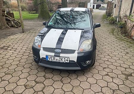 Ford Fiesta 1,3 51 kW Black Magic Black Magic