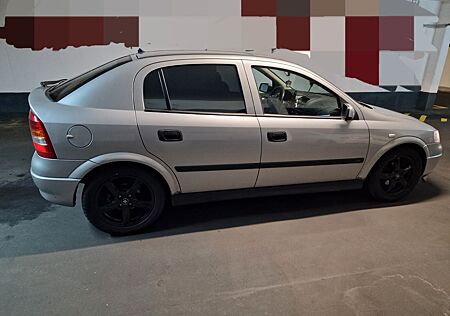 Opel Astra 1.6 -