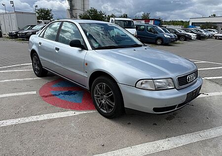 Audi A4 Limousine 1,6 Liter Automatik tüv 10/26