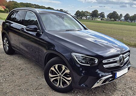 Mercedes-Benz GLC 220 d 4M Distr AHK Panorama Airm. AMG