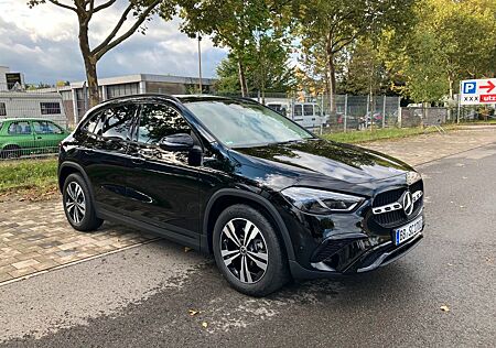 Mercedes-Benz GLA 220 4Matic Progressive Line Edit