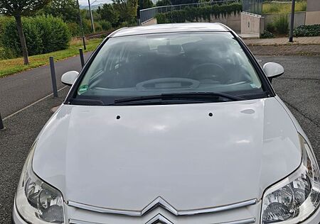 Citroën C4 1.6 VTI 120 Style Style . 1. Hand