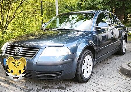 VW Passat Volkswagen 1.6 Basis Basis
