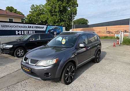 Mitsubishi Outlander2.4 Intense*AHK*TUV NEU*7 SITZE*BENZIN*