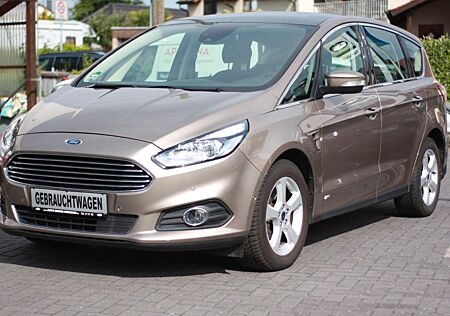 Ford S-Max Titanium AWD TOP-Ausstattung
