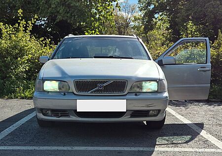 Volvo V70 2.5 Kombi Automatik, V5, EZ 99, Alu