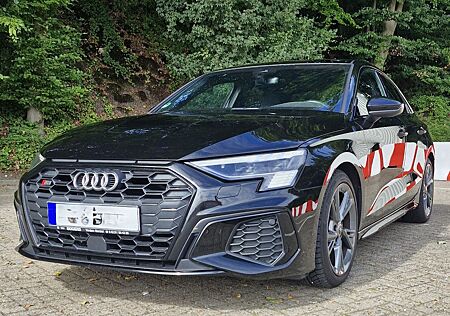 Audi S3 TFSI S tronic quattro -