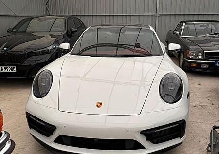 Porsche 992 Carrera 4 GTS Coupé Bordeaux