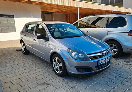 Opel Astra 1.6 TÜV Feb/2027. Klima. Subwoofer DVD
