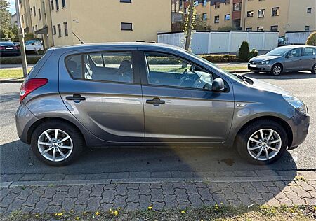 Hyundai i20 1.2 Klima, Gepflegt (Bis 01.06. 3400€)
