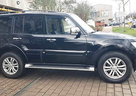 Mitsubishi Pajero 3,2 DI-D 4WD Top Automatik Top